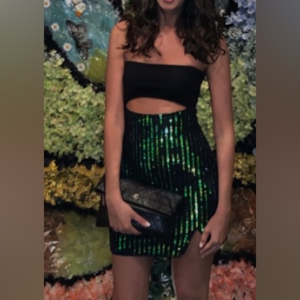 Hours from REVOLVE. Size: Small. Color: black & green